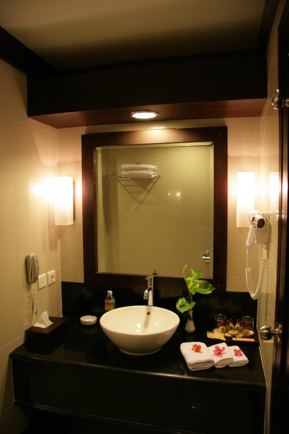 Combined shower/tub, free toiletries, hair dryer, slippers