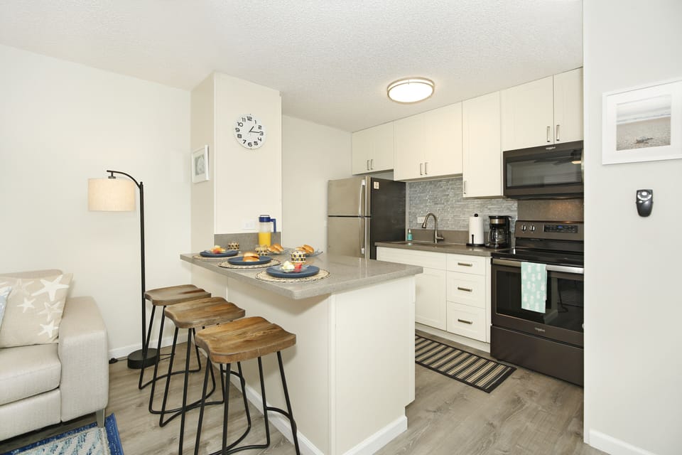 Kitchen Island with Bar Seating for 3