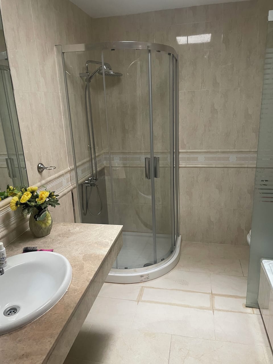 Large family bathroom with walk in shower , full bathtub , toilet and washbasin