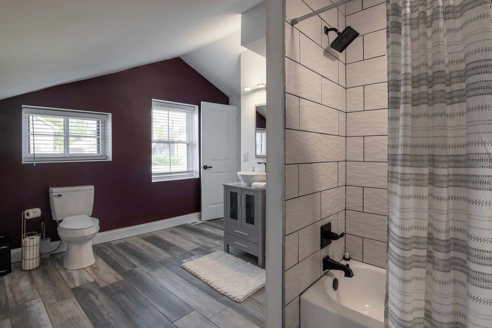 Full bathroom 2
