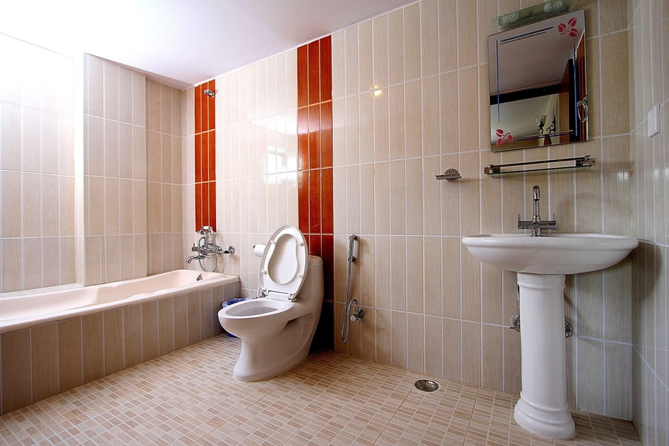 Family Room | Bathroom | Free toiletries, hair dryer, bathrobes, slippers