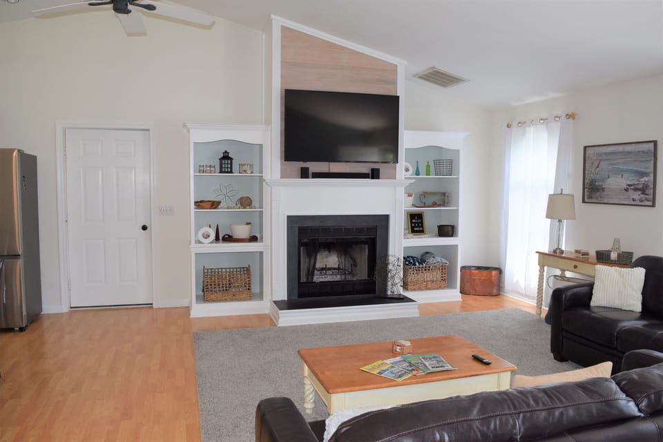 Big Smart tv for your entertainment!
Do not use fireplace
