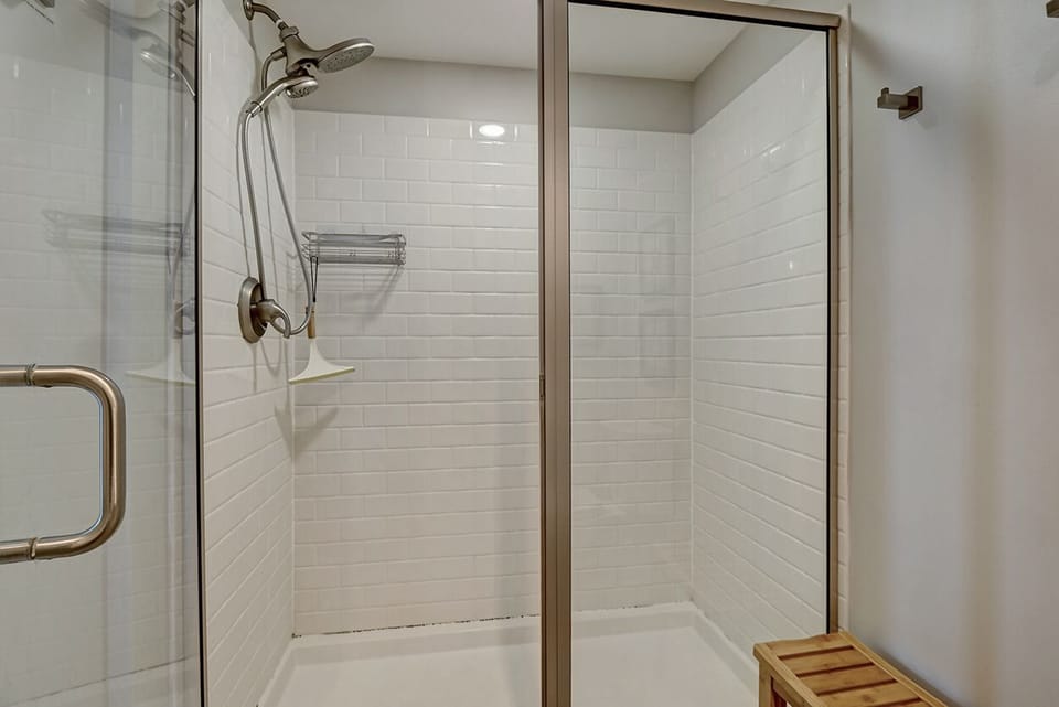 King suite shower