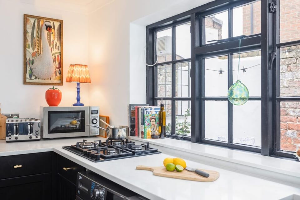 A fully equipped kitchen w/ dishwasher, washer dryer, coffee machine...