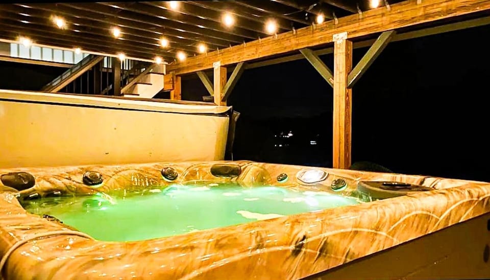 Hot tub - Night view