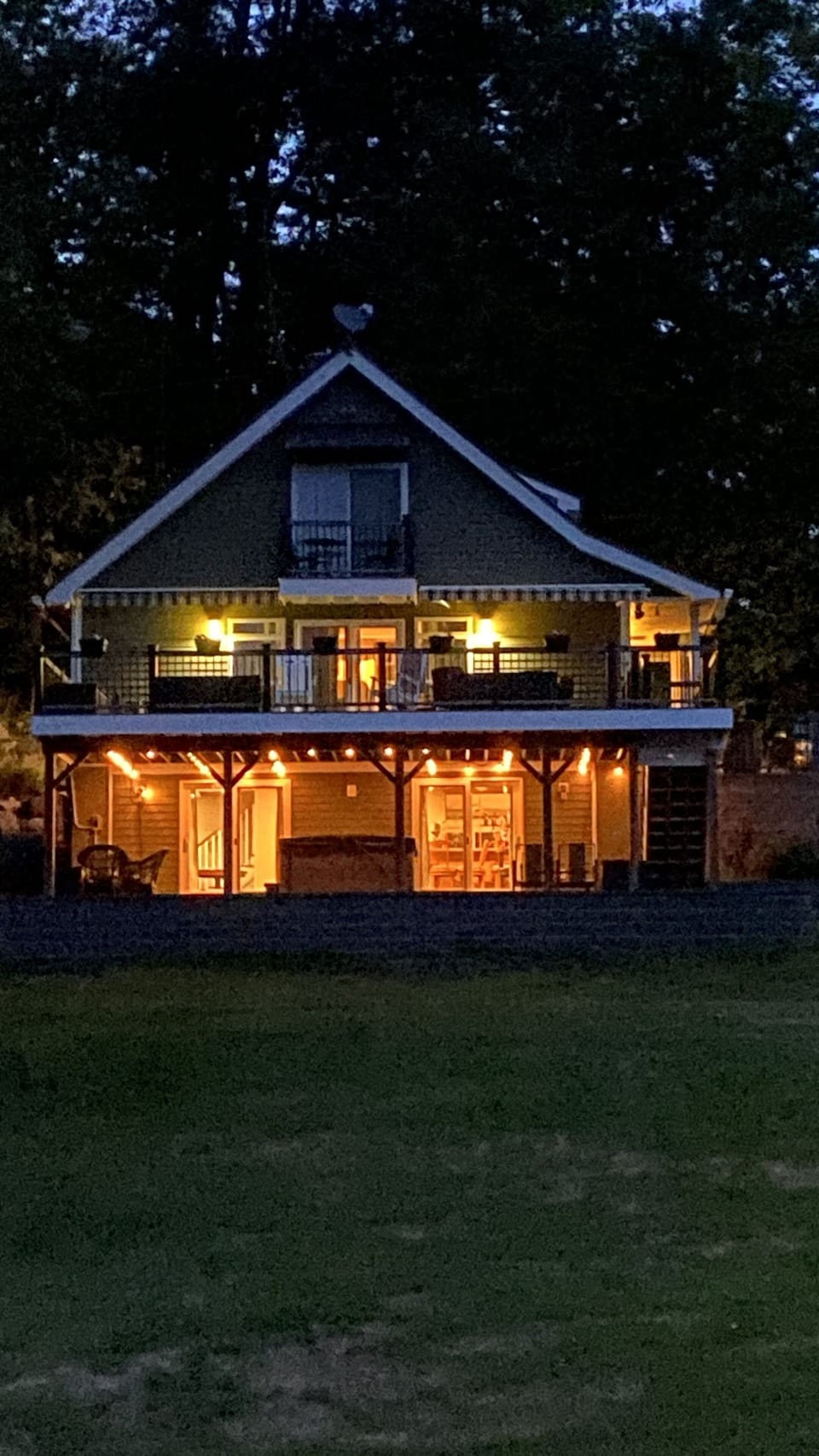 Night view of the house 