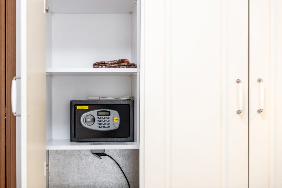 Economy Double Room | Minibar, in-room safe, free WiFi, bed sheets