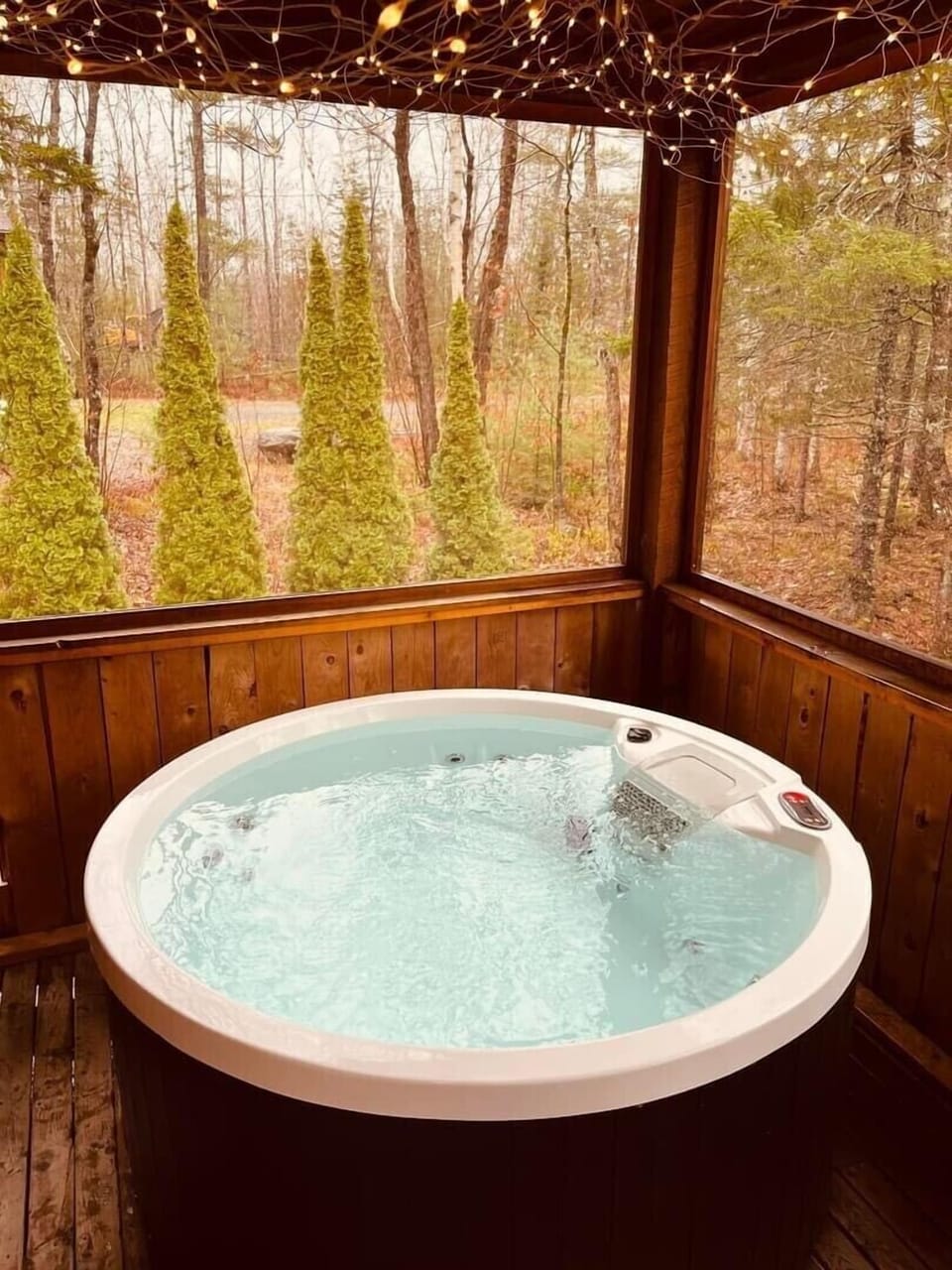 Private, screened-in hot tub available year round