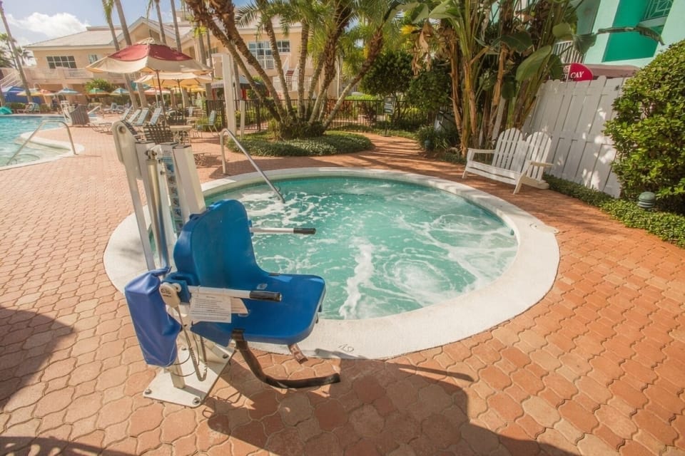 Accessible Spa • Pool Lift