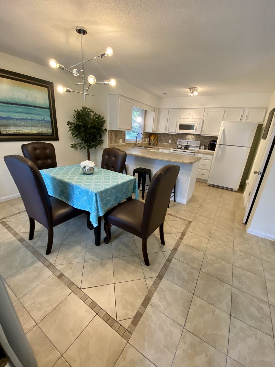 Dining room 4 seats at table and 3 bar stools 