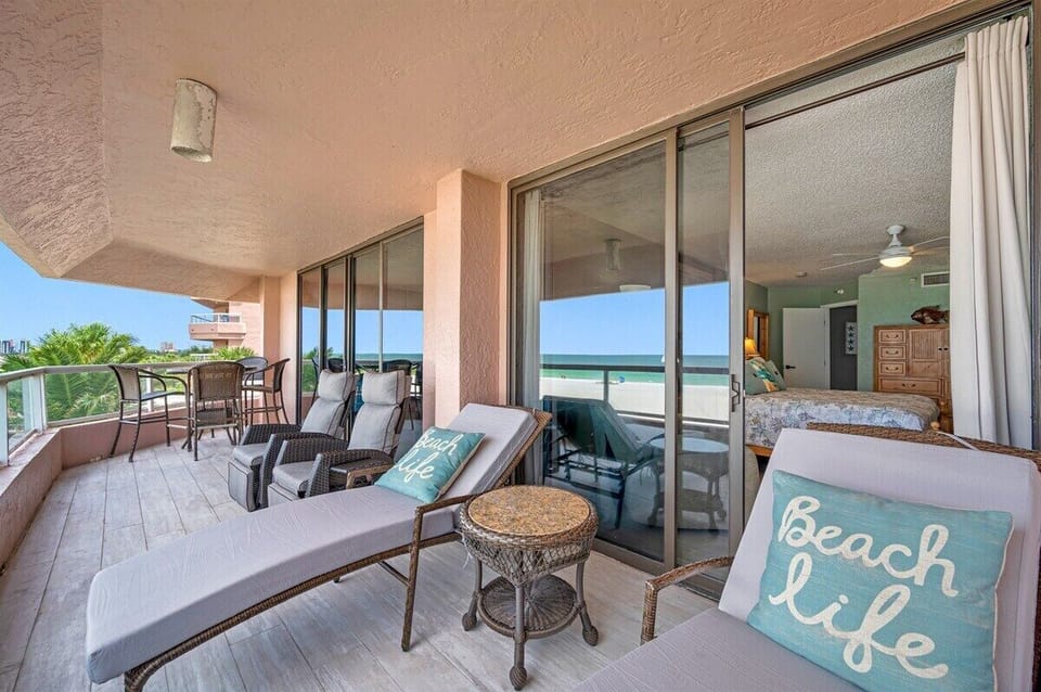 Balcony off Livingroom & Master bedroom - Amazing Gulf Views and Comfy Furniture