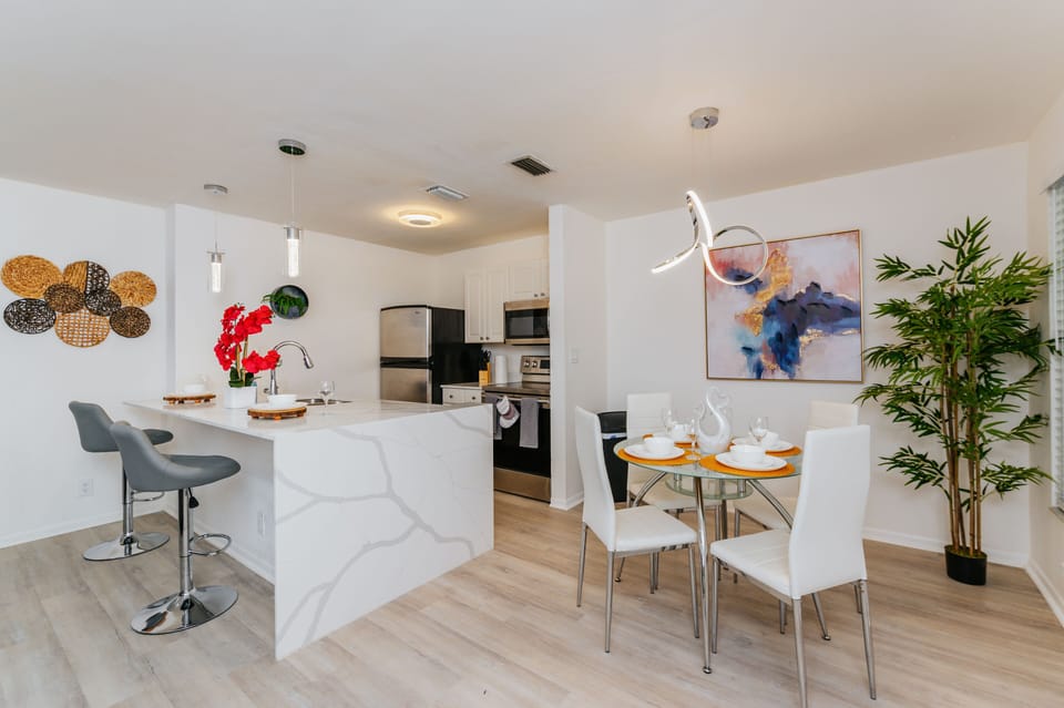Dining & Kitchen
