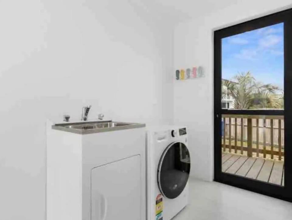 Fully equipped laundry