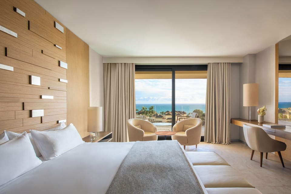 Deluxe Room, Sea View | Egyptian cotton sheets, premium bedding, minibar, in-room safe