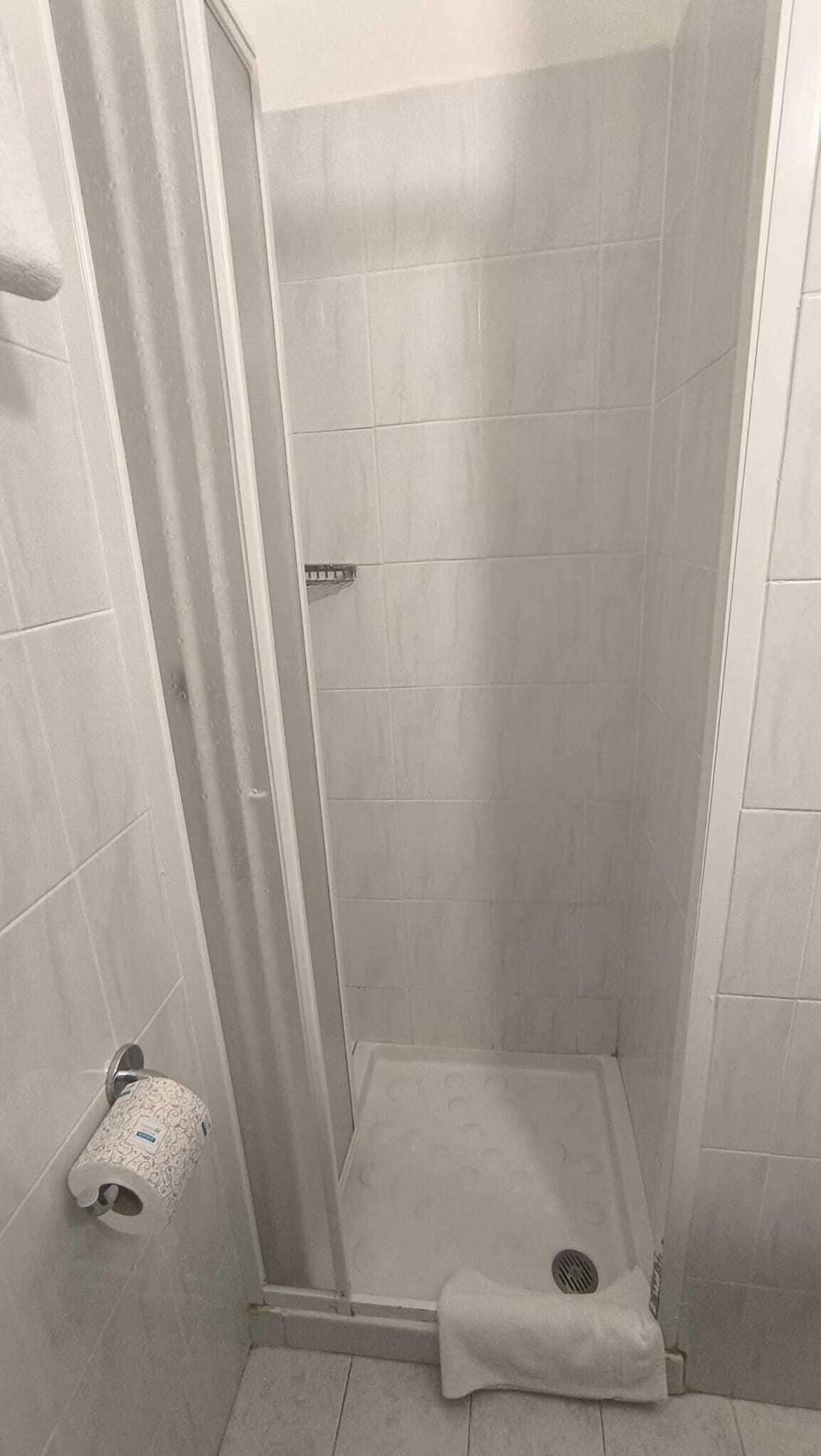 Classic Room, Sea View, Sea Facing | Bathroom | Shower, towels, soap, shampoo