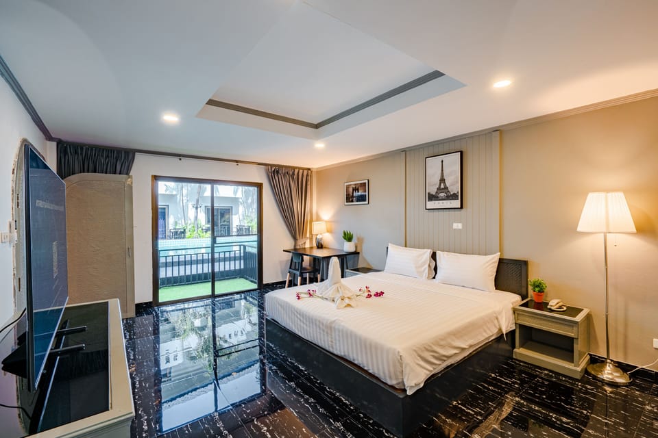 Family Room | In-room safe, individually decorated, desk, laptop workspace