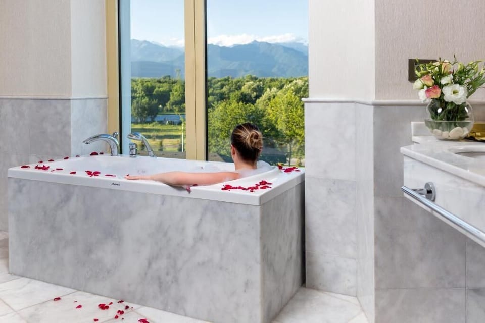Junior Suite | Frette Italian sheets, premium bedding, minibar, in-room safe