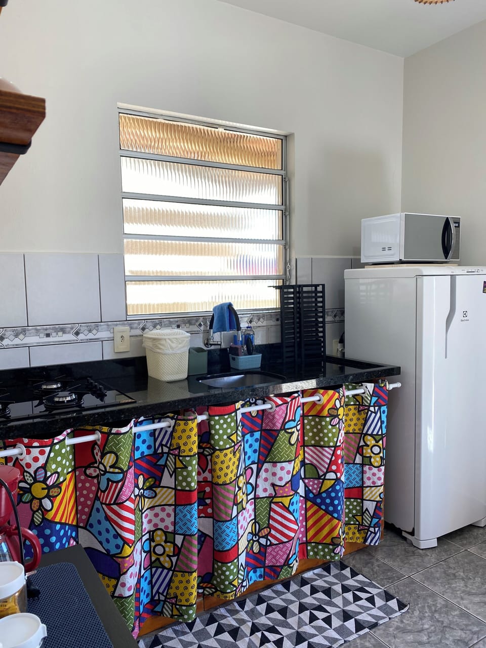 Fridge, microwave, stovetop, electric kettle