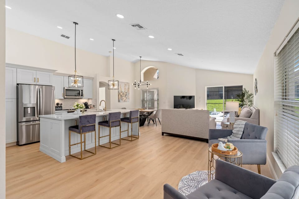 Living room & Kitchen