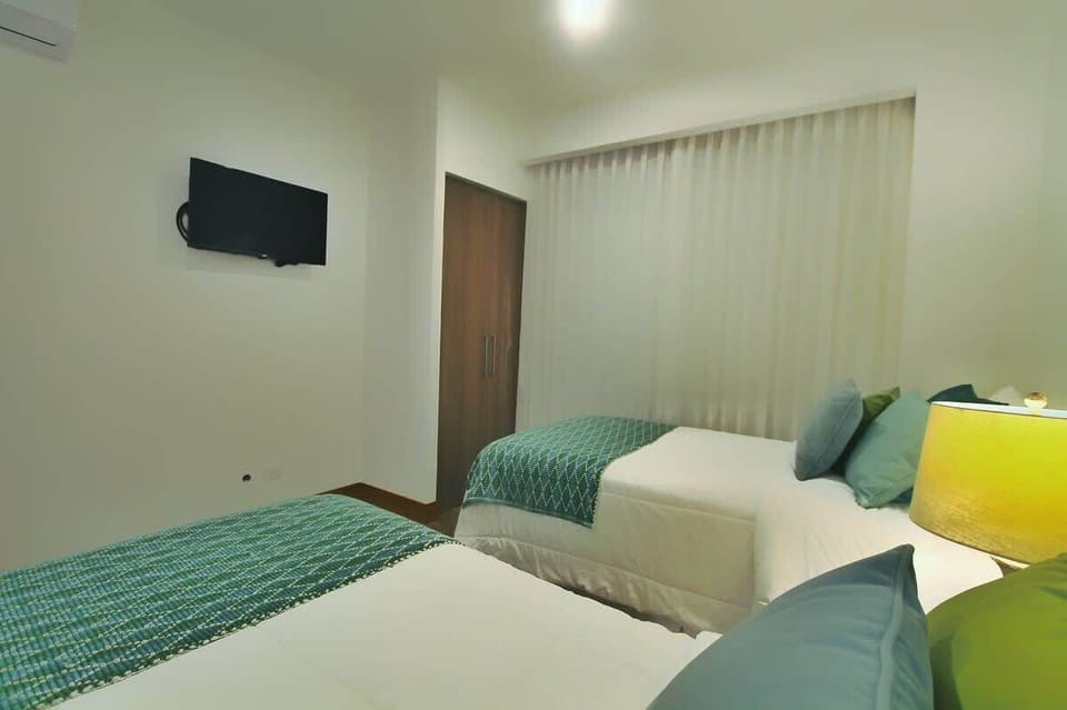 Guest Bedroom, Two single beds.