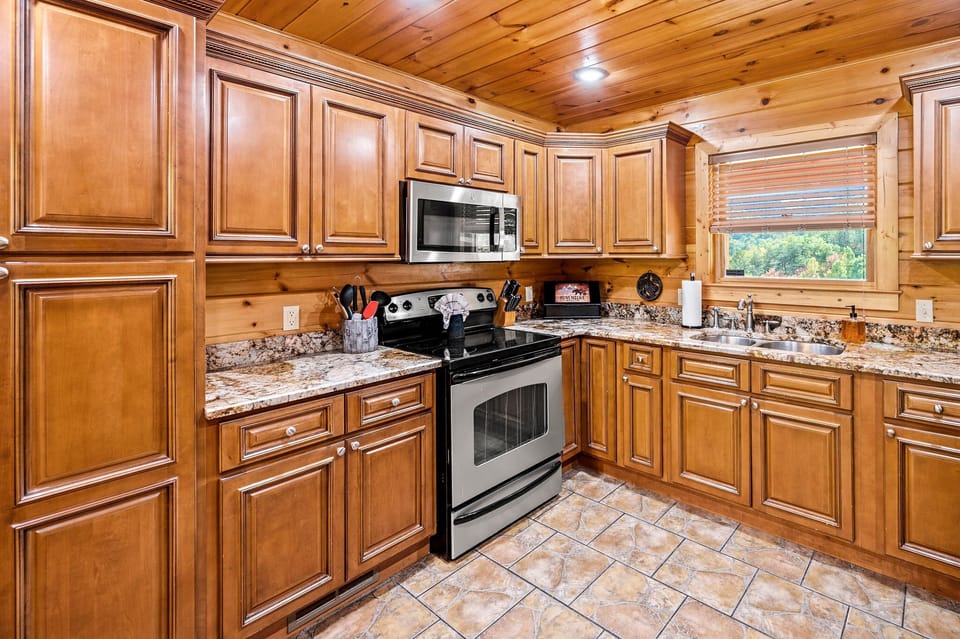 Mountain Wonderland's fully equipped kitchen