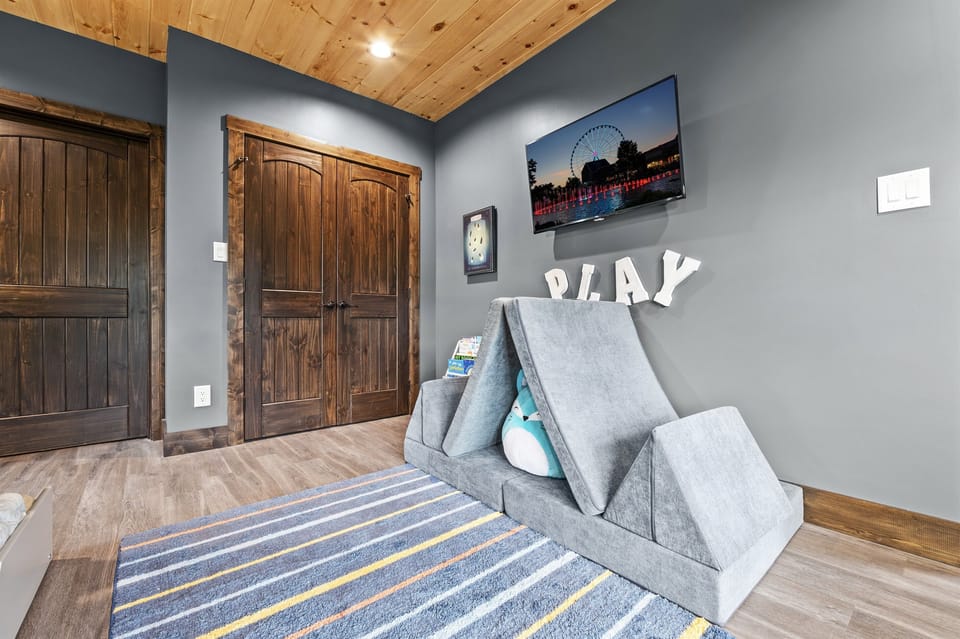 Some of the entertainment in the kids room include an HDTV and kids’ play couch, a furniture and active play set!