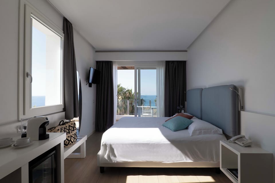 Comfort Double Room | Minibar, in-room safe, desk