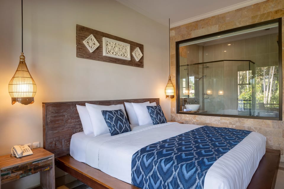 Premier Rice Field View | Minibar, in-room safe, desk, laptop workspace