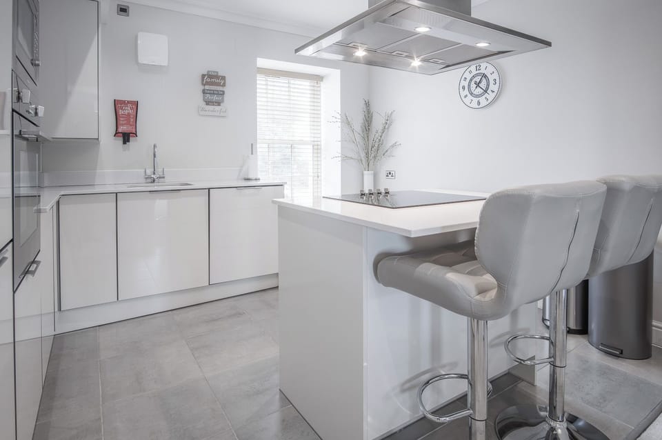 Apartment (2 Bedrooms) | Private kitchen | Microwave, oven, stovetop, dishwasher