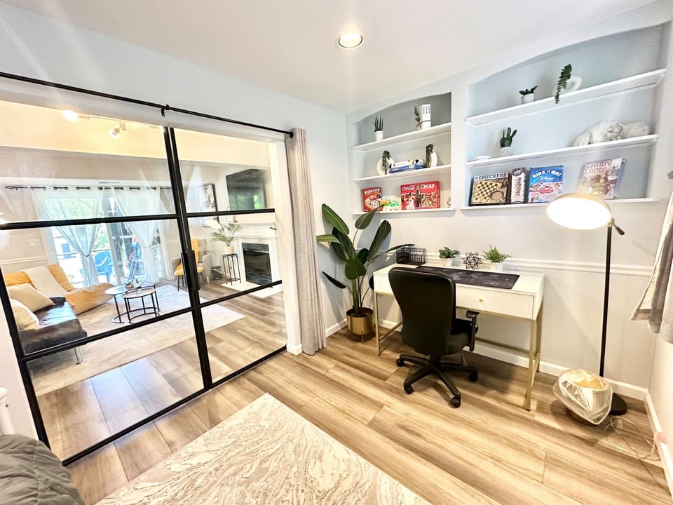 4th bedroom with office area 