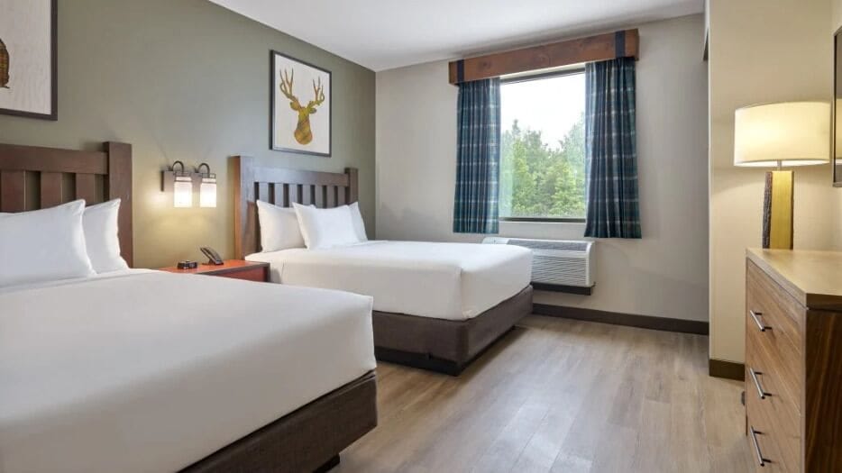 In-room safe, iron/ironing board, alarm clocks, bed sheets