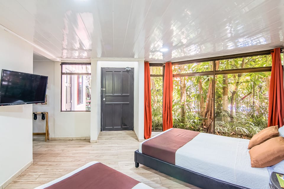 Double room, Multiple beds, garden area - Pets allowed | In-room safe, free WiFi, bed sheets