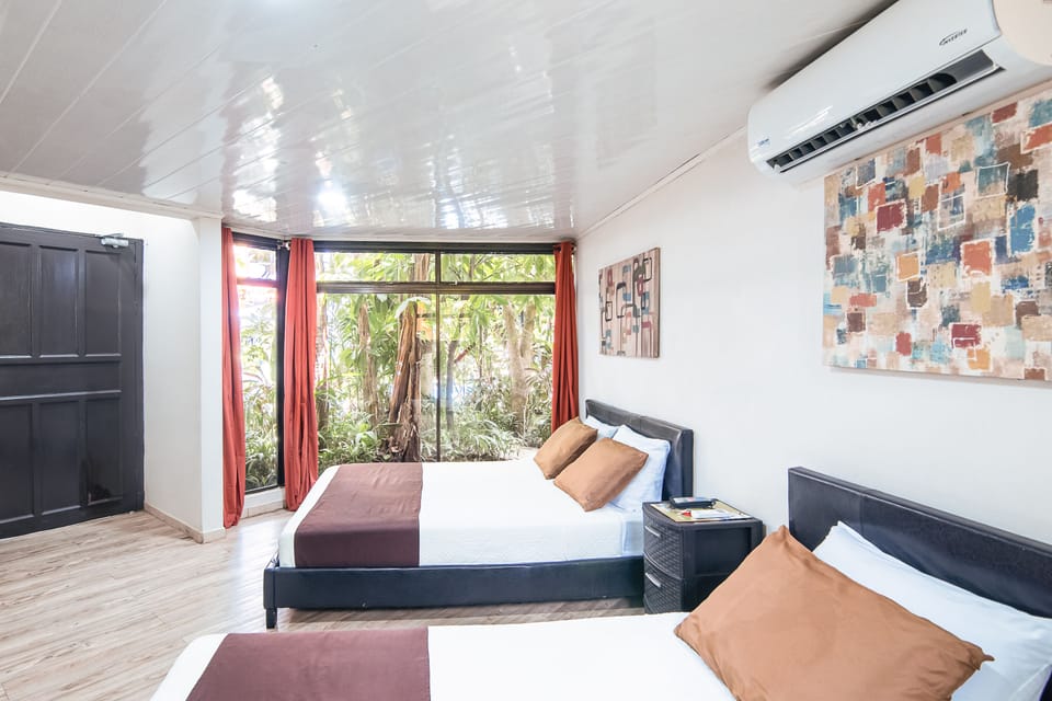 Double room, Multiple beds, garden area - Pets allowed | In-room safe, free WiFi, bed sheets