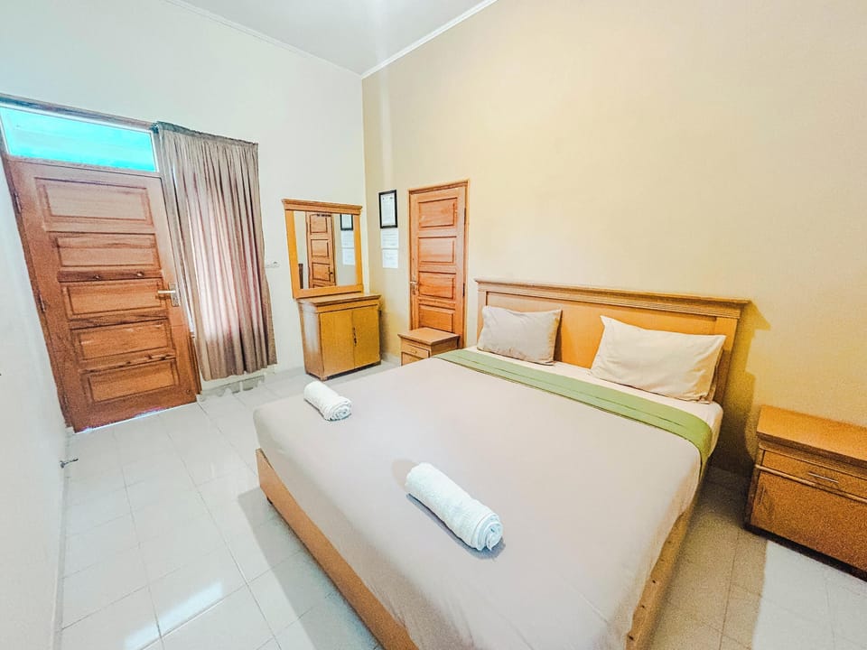Superior Double Room | Desk, rollaway beds (surcharge), bed sheets