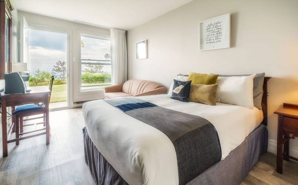 Double Room (Motel) | Hypo-allergenic bedding available, blackout drapes, soundproofing