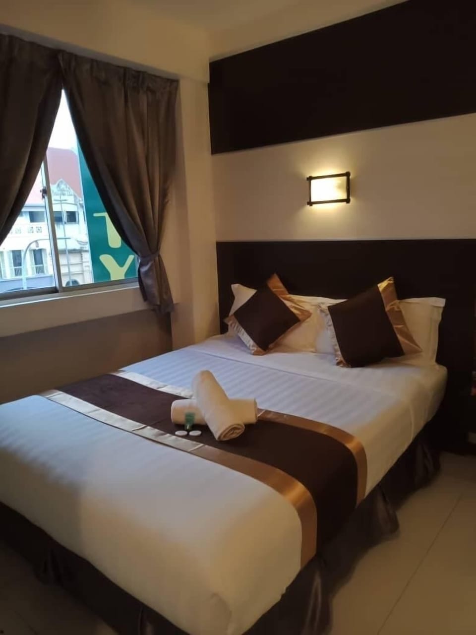 Deluxe Double Room | In-room safe, soundproofing, iron/ironing board, free WiFi