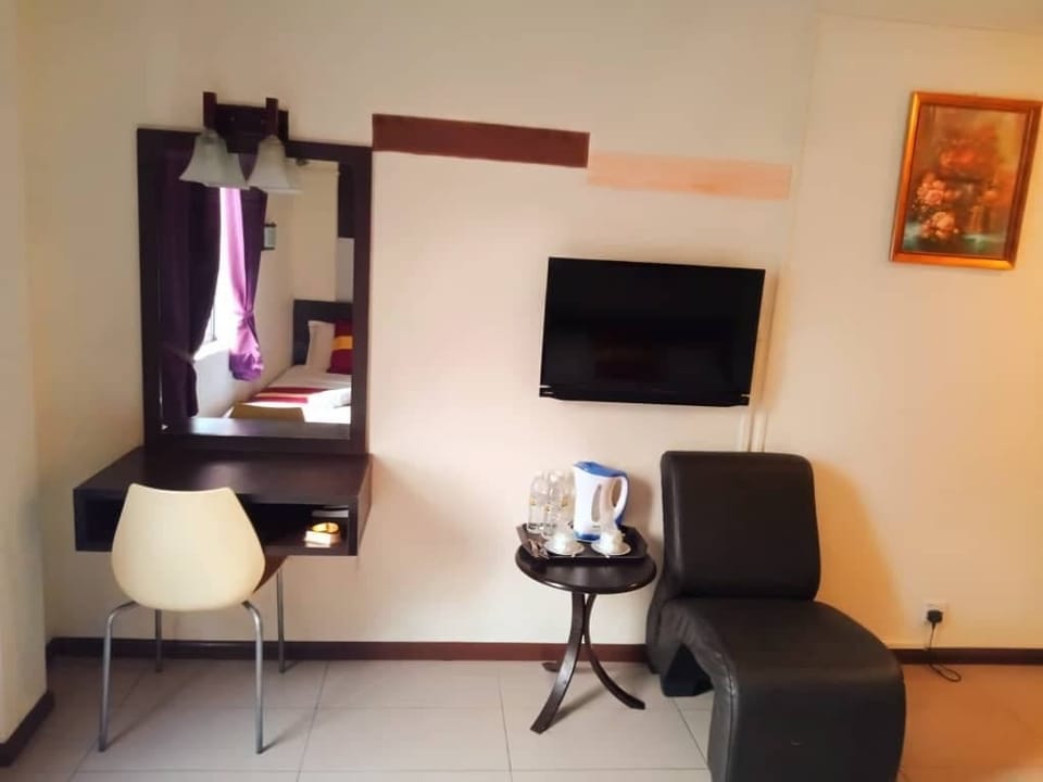 Deluxe Twin Room | In-room safe, soundproofing, iron/ironing board, free WiFi