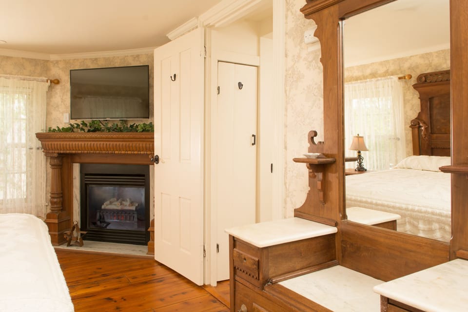Room, Private Bathroom (#6 Absecon Room) | Individually decorated, individually furnished, free WiFi