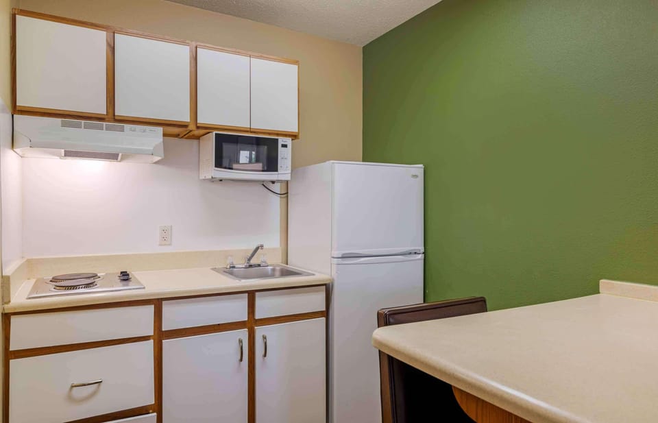 Deluxe Studio, 1 Queen Bed with Sofa bed, Non Smoking | Private kitchen | Full-size fridge, microwave, stovetop
