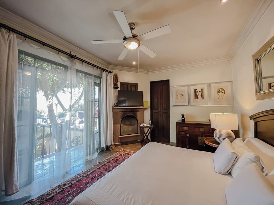 Junior Double Room, 1 King Bed | Premium bedding, in-room safe, blackout drapes, iron/ironing board