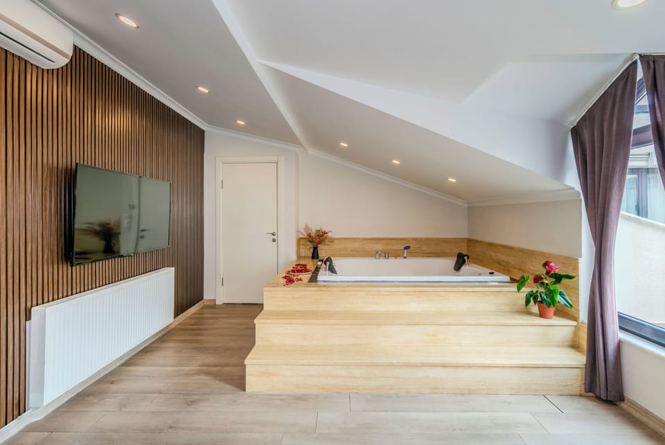 Honeymoon Room | Egyptian cotton sheets, premium bedding, Select Comfort beds, desk