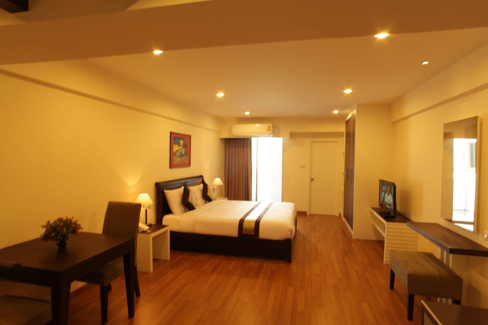 Deluxe Room | In-room safe, desk, free WiFi, bed sheets