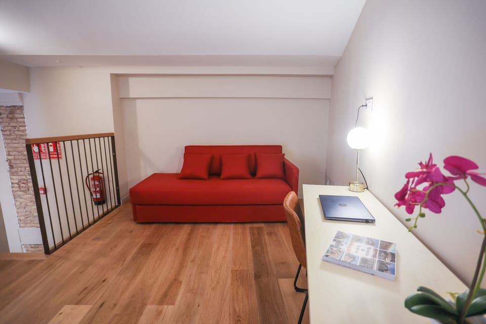 Studio Suite | Living area | Flat-screen TV