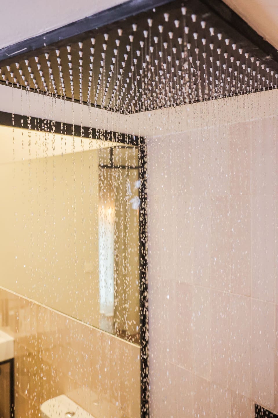Studio Suite | Bathroom | Shower, hair dryer, towels, soap