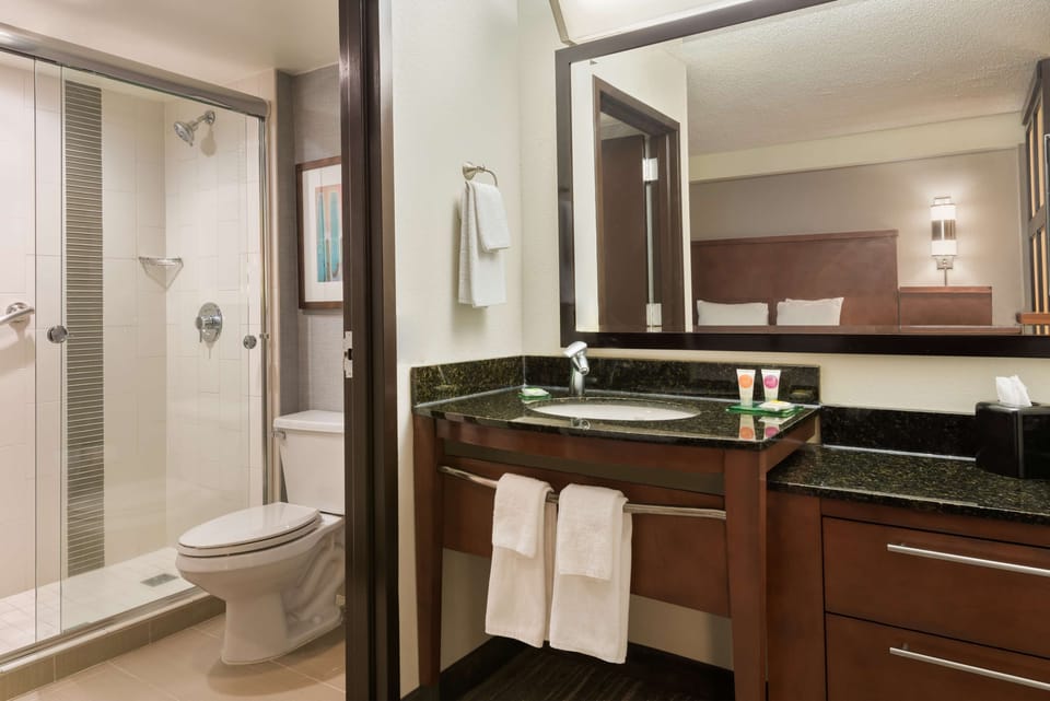 Combined shower/tub, deep soaking tub, designer toiletries, hair dryer