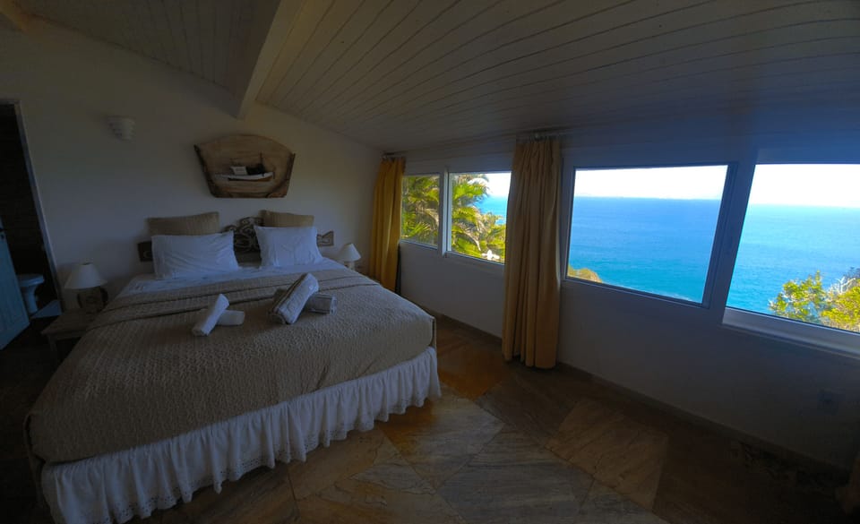 Deluxe Studio Suite | Desk, laptop workspace, free WiFi