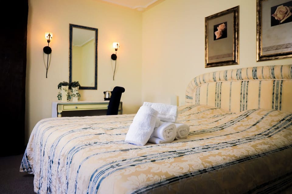 Classic Double Room, 1 Bedroom, Garden View, Annex Building | Hypo-allergenic bedding, in-room safe, free WiFi