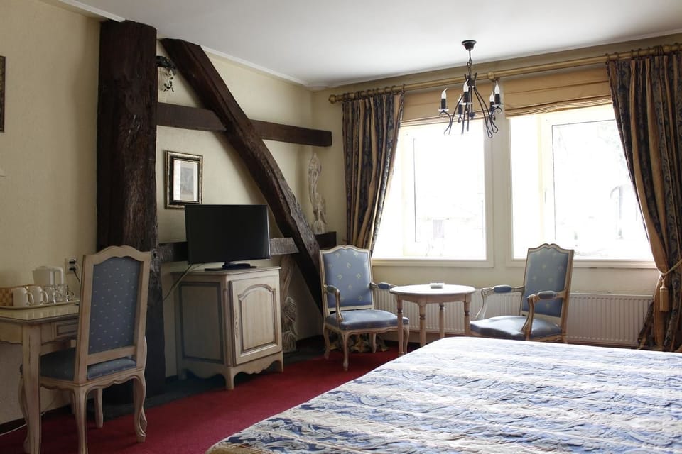 Classic Double Room, 1 Bedroom, Garden View, Annex Building | Hypo-allergenic bedding, in-room safe, free WiFi