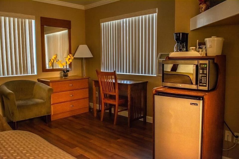 Deluxe Room, 2 Queen Beds | Individually decorated, individually furnished, desk, blackout drapes