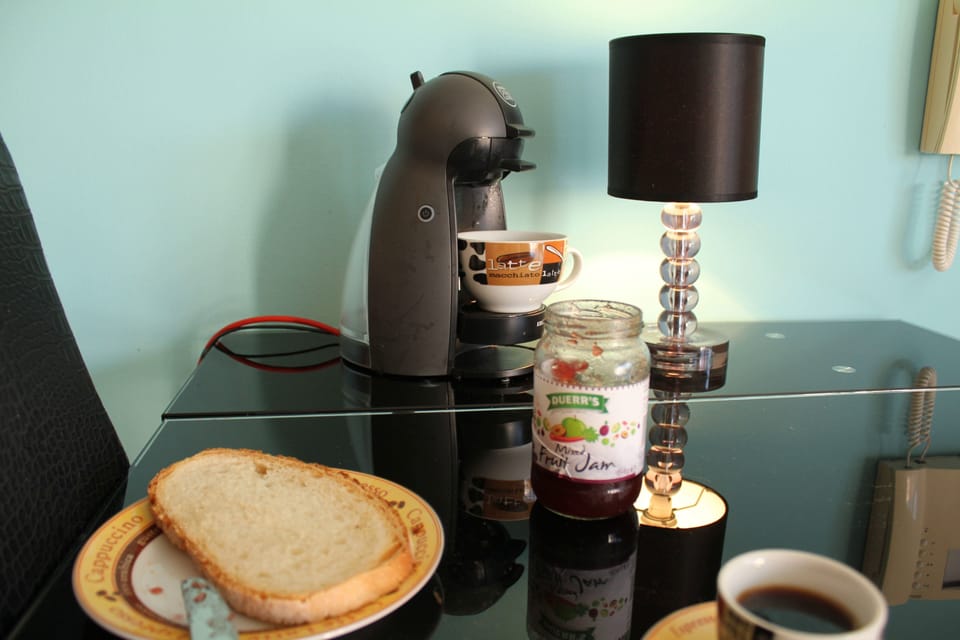 Apartment, 2 Bedrooms | Room amenity